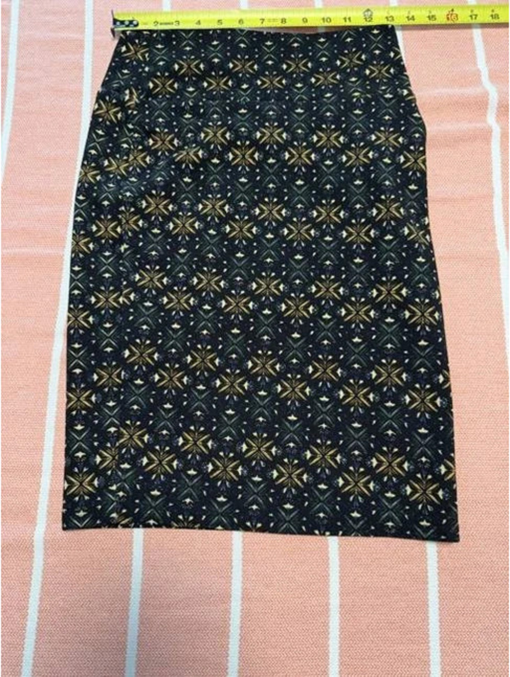 #6173 LuLaRoe Black Gold Geometric Pencil Skirt Size XS
